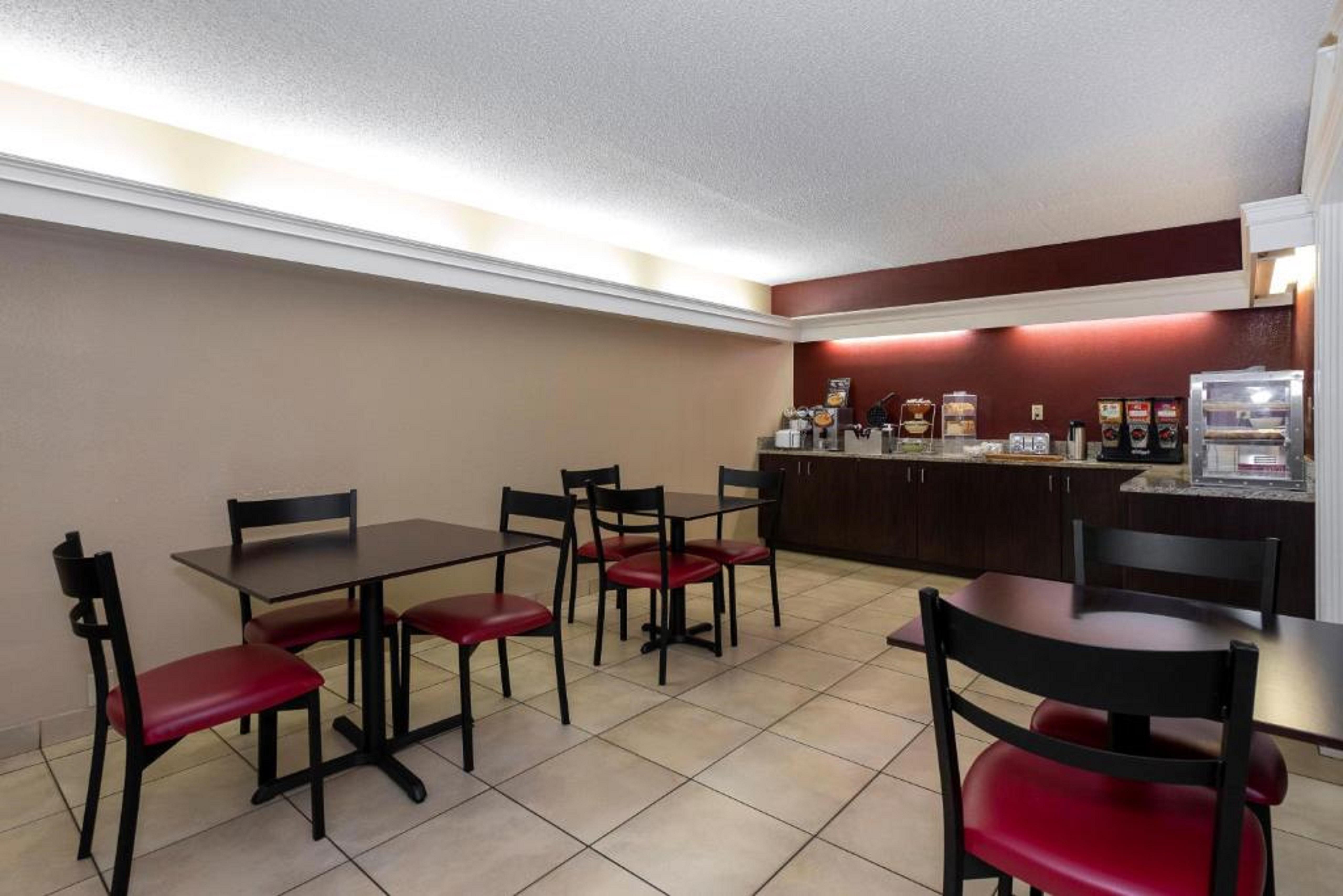 Red Roof Inn Knoxville North - Merchants Drive Экстерьер фото